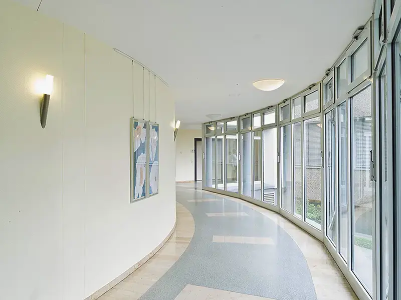 Renovierung von Patientenzimmern und -fluren in einer Klinik, Bild 2 von 6