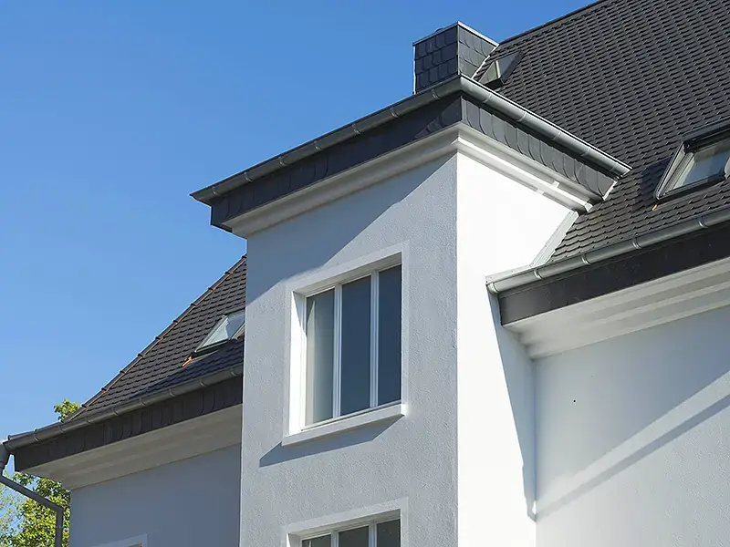 Anstrich einer Fassade aus den 1930er Jahren, Bild 3 von 5