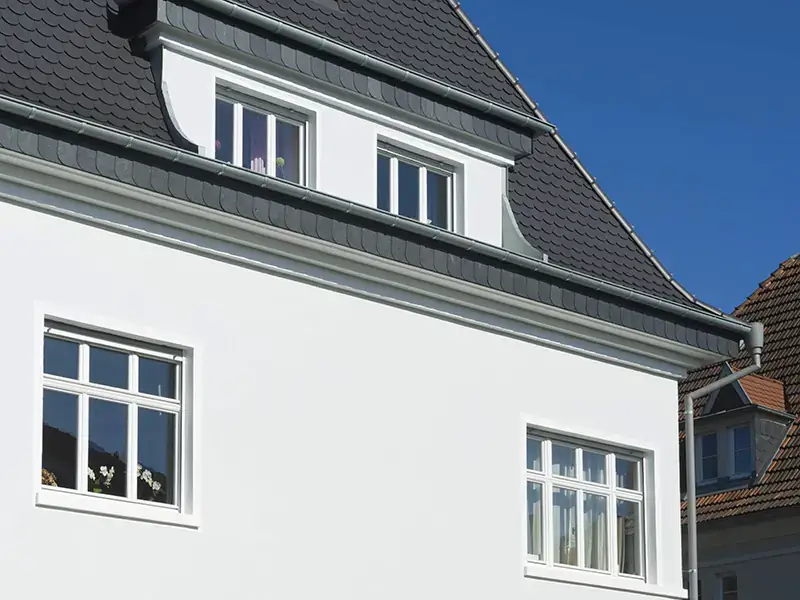 Anstrich einer Fassade aus den 1930er Jahren, Bild 4 von 5