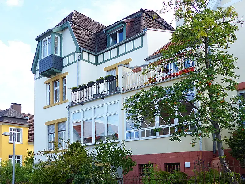 Reinigung und Anstrich einer Jugendstilfassade mit Absetzarbeiten, Bild 1 von 6