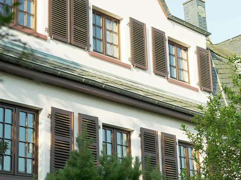 Anstrich einer Fassade aus den 1920er Jahren, Bild 2 von 8