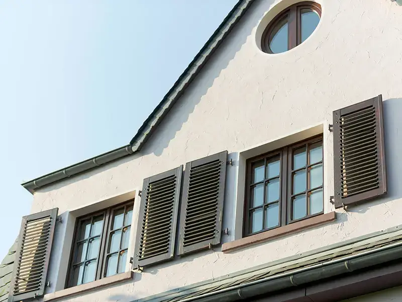 Anstrich einer Fassade aus den 1920er Jahren, Bild 4 von 8