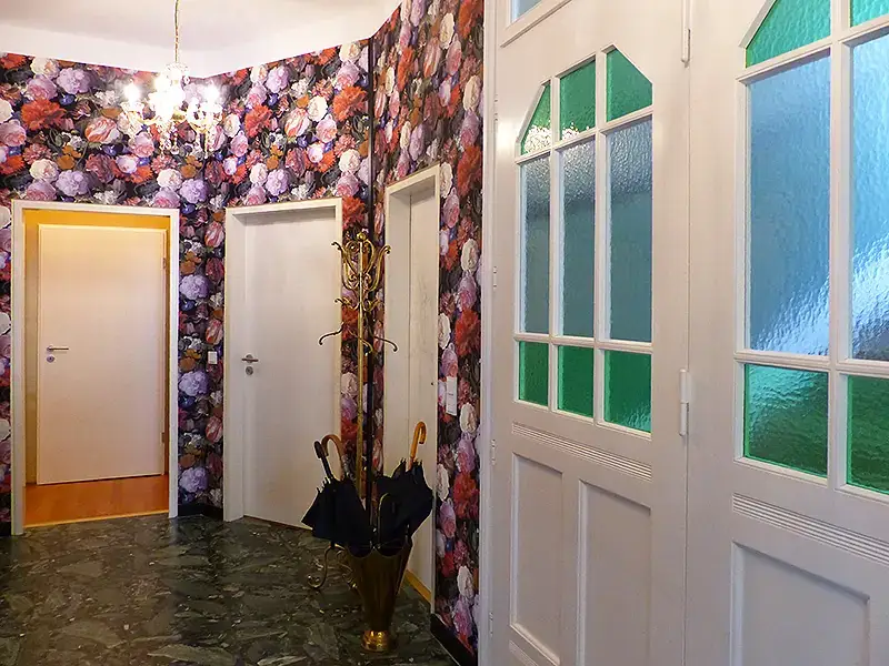 Gestaltung eines Flures mit Tapete in einem Jugendstilhaus, Bild 2 von 6
