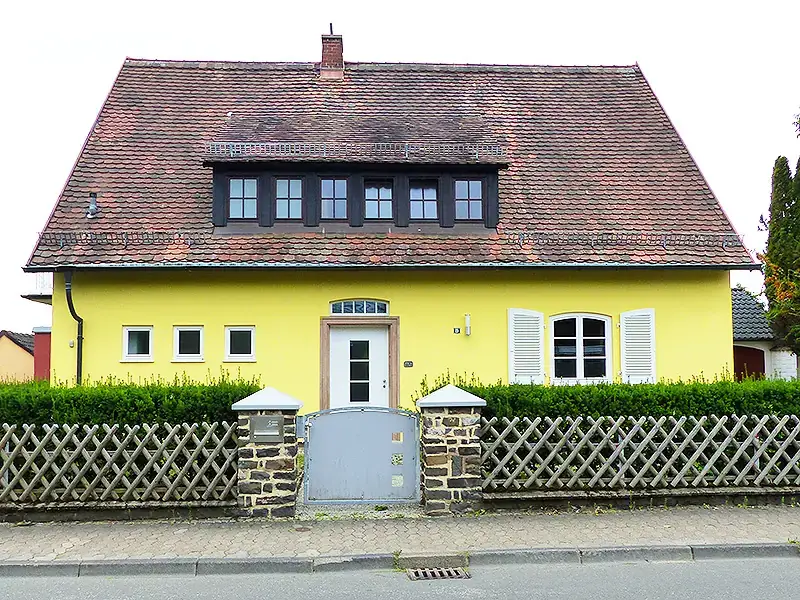 Reinigung und Neuanstrich der Fassade und Lackierarbeiten, Bild 1 von 7