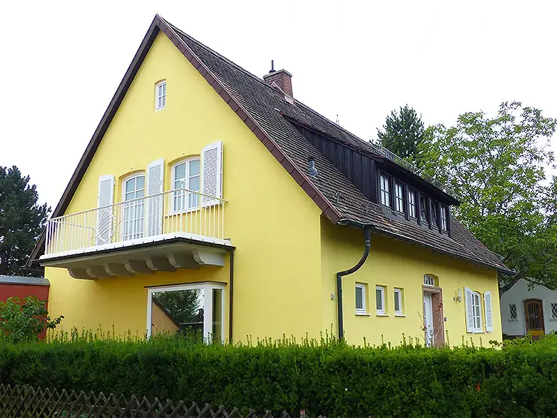 Reinigung und Neuanstrich der Fassade und Lackierarbeiten, Bild 2 von 7