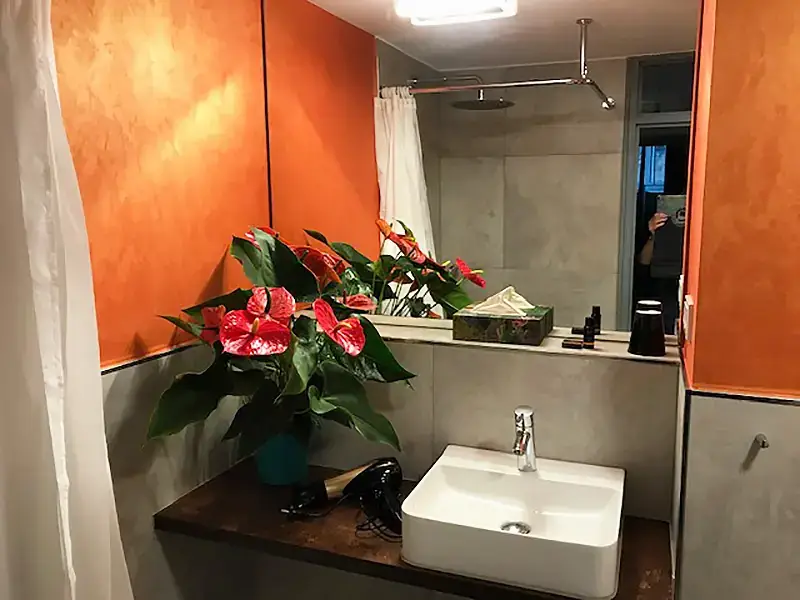 Renovierung eines Badezimmers mit Kreativtechnik, Bild 1 von 2