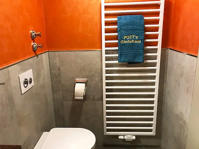Renovierung eines Badezimmers mit Kreativtechnik, Bild 2 von 2