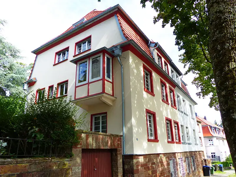Renovierung einer Fassade aus den 20 er Jahren im Ensembleschutz, Bild 1 von 6