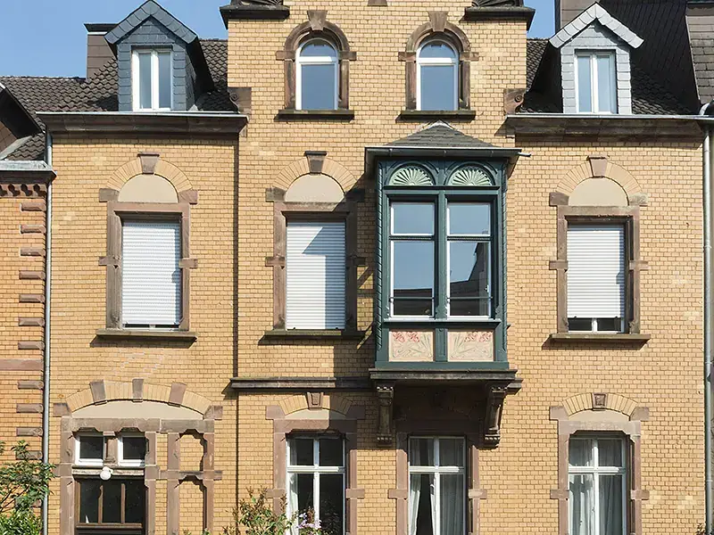 Renovierung & Neugestaltung von Fassade und Erker mit Jugendstilornamenten, Bild 2 von 6