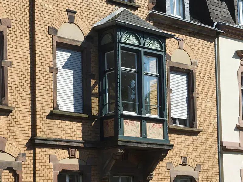 Renovierung & Neugestaltung von Fassade und Erker mit Jugendstilornamenten, Bild 3 von 6