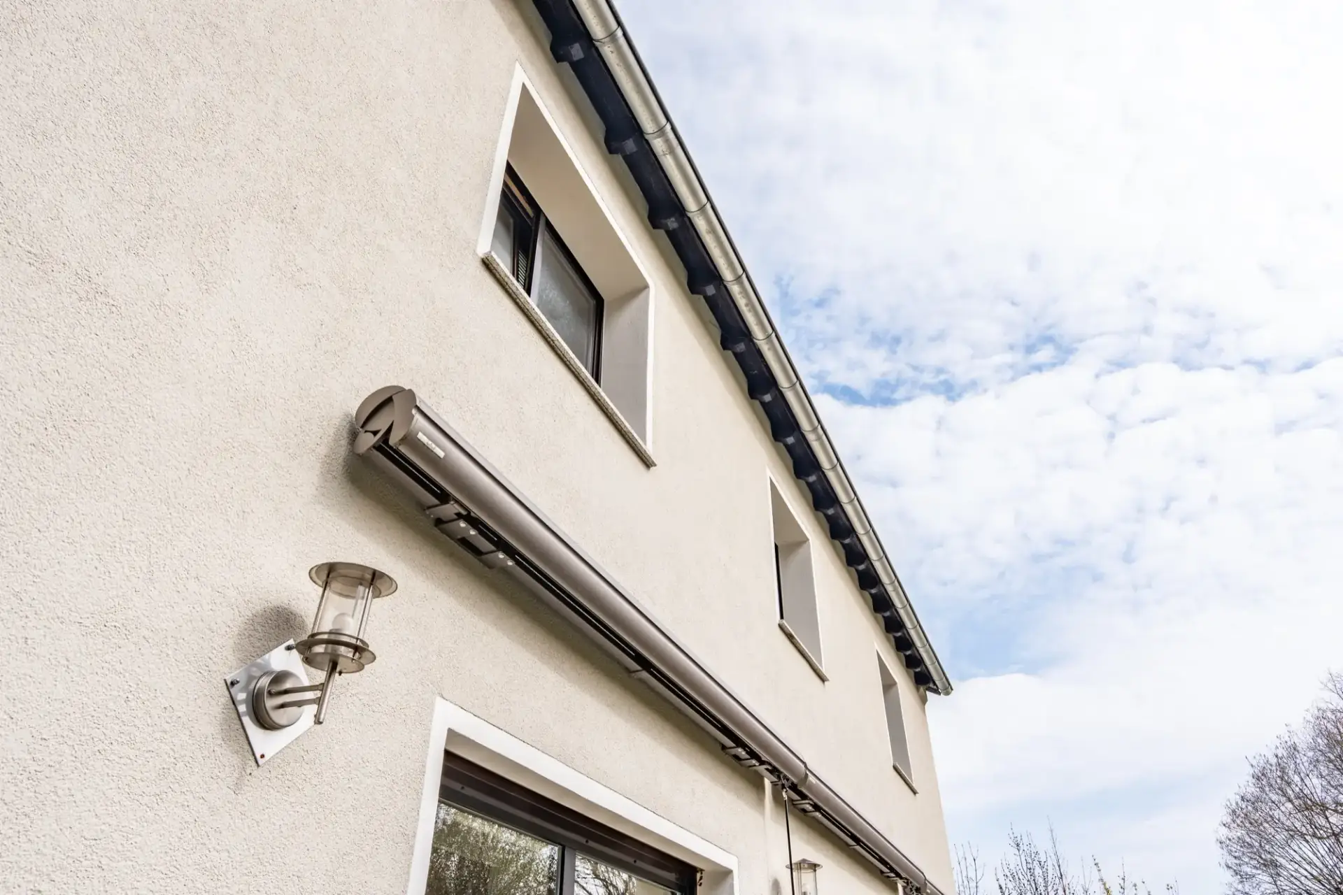 Fassade mit Vordach